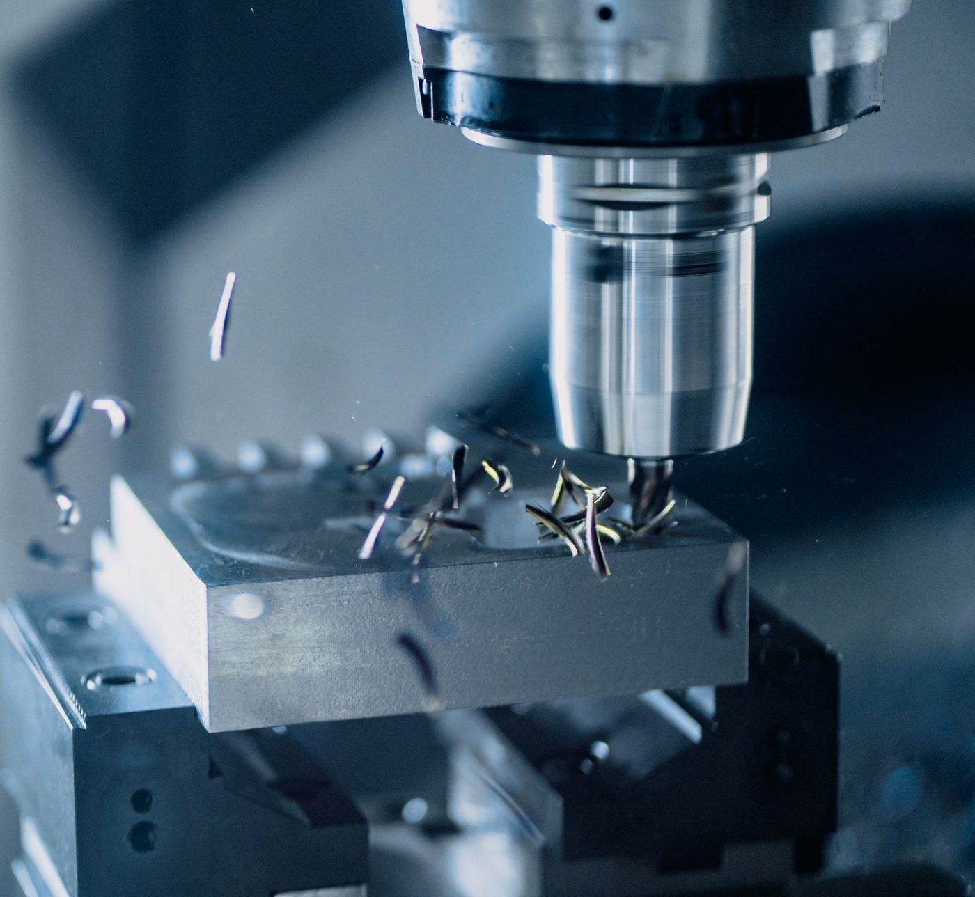 تفريز المعادن في مركز تشغيل CNC