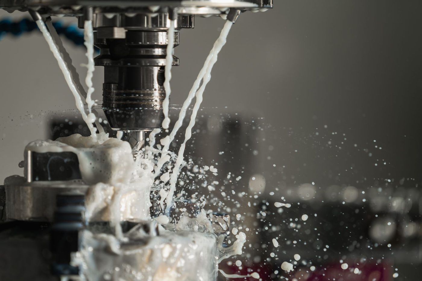 التشغيل بالتحكم الرقمي CNC تحت سائل التبريد